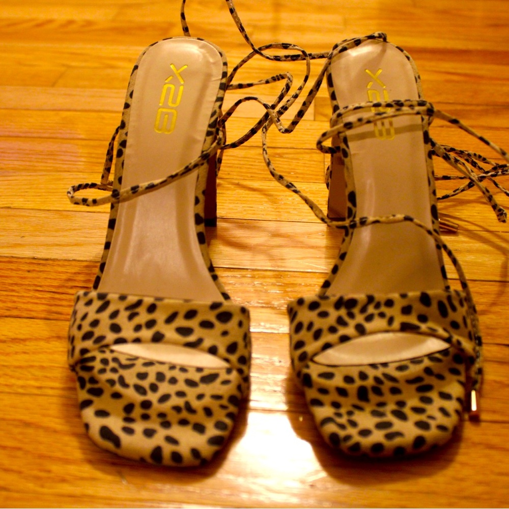 New Forever 21 cheetah print strappy heels